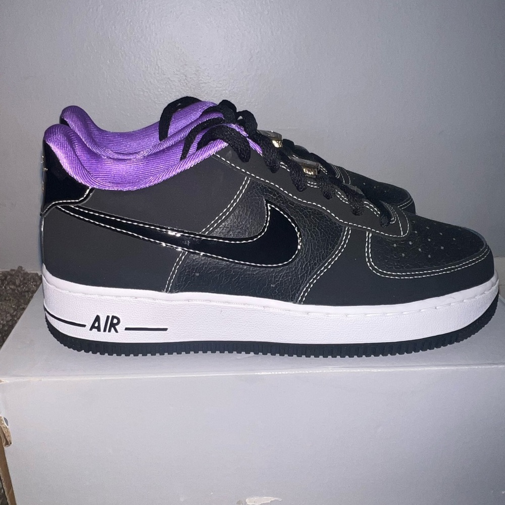 Brand NEW Nike  Sneakers Black and Purple